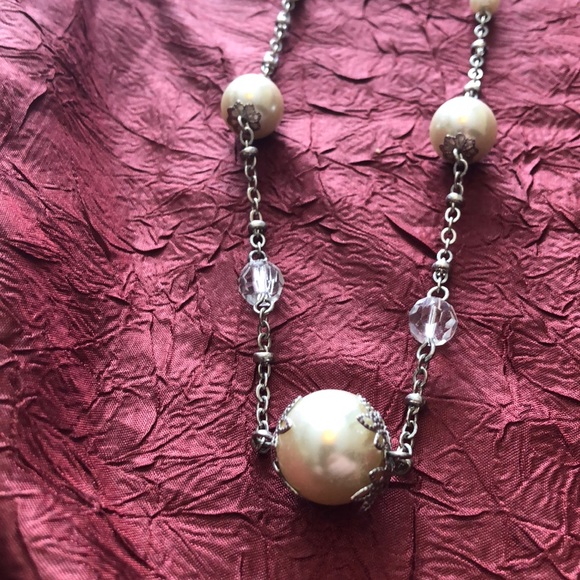 Gorgeous silvertone pearls and clear bead necklace - Picture 3 of 4